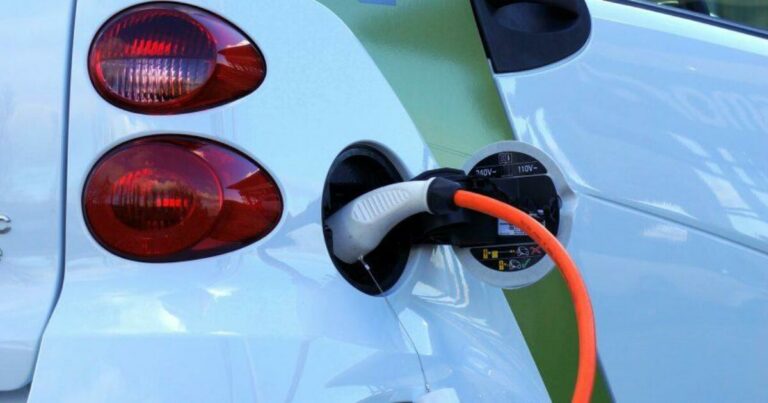 How long does it take for an electric car to charge?