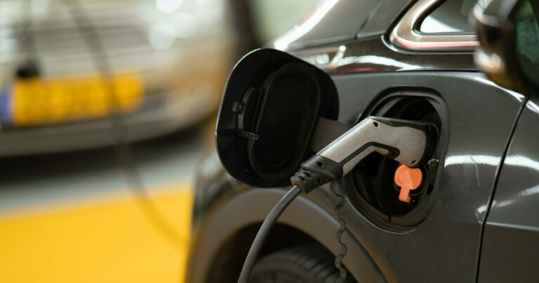 How much does it cost to charge an electric car?