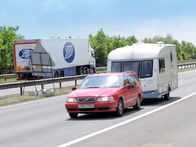 tow a caravan, towing capacity, electric cars tow, petrol car, can electric cars tow