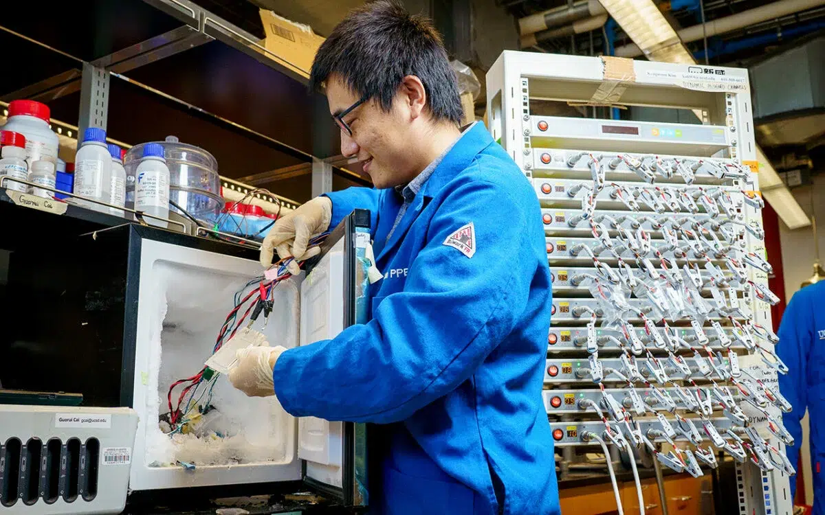 ev battery, electric car betteries, ev technician, ev battery recycling 