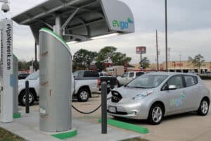 how much does it cost to charge an electric car